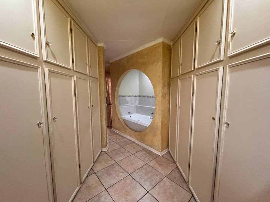 4 Bedroom Property for Sale in Heuwelsig Free State